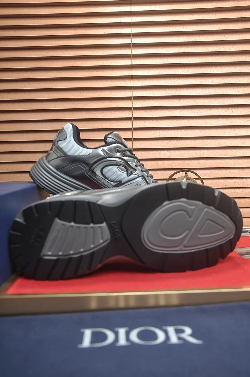 Men's men's shoes 💰: 520💶 (top original order) Brand: Dior (Dior) Standard code: Men's code 38-44 (45 customized) Level: Same style as the official website Material: Top-quality original cowhide stitched together Original wear-resistant and lightweight outsole Style category: Fashionable casual shoes Distinguished luxury brand elements top luxury Color: Actual picture color